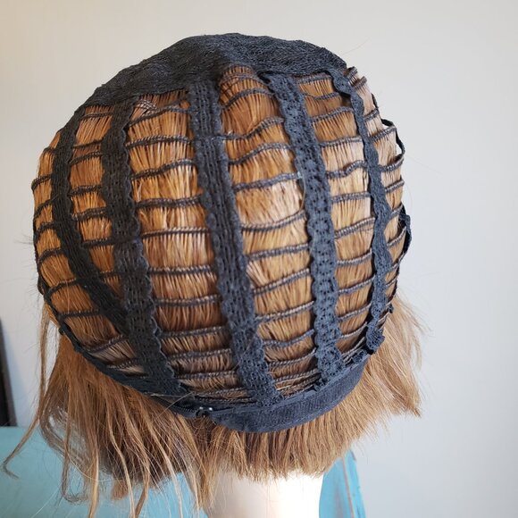 Two-Tone Bob Wig (Modified) - Picture 6 of 7